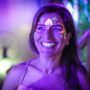 Maquillaje neón: qué es, cómo funciona y por qué triunfa en los eventos